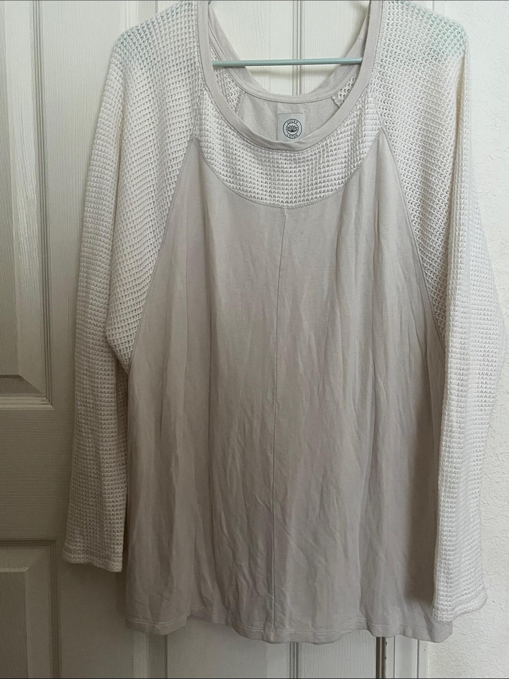 Lucky Brand Two-Tone Waffle Sleeve Raglan Top in Light Gray and Cream